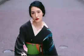 80岁“情色大师”荒木经惟：别人看的是情色，我看的是生死图片