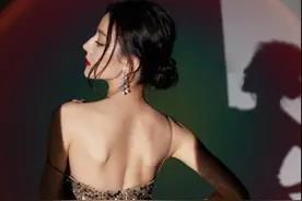 盘点那些撩人的礼服“美背杀”，每一幅画面都很精彩，值得欣赏图片