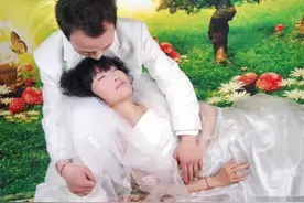 男子为娶瘫痪女甘做上门女婿，妻怀孕受罪他果断叫停：不能失去你图片