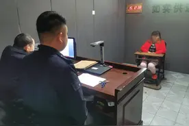 益阳女子假意搭讪独居老人，背地里却做着这种龌龊事！图片