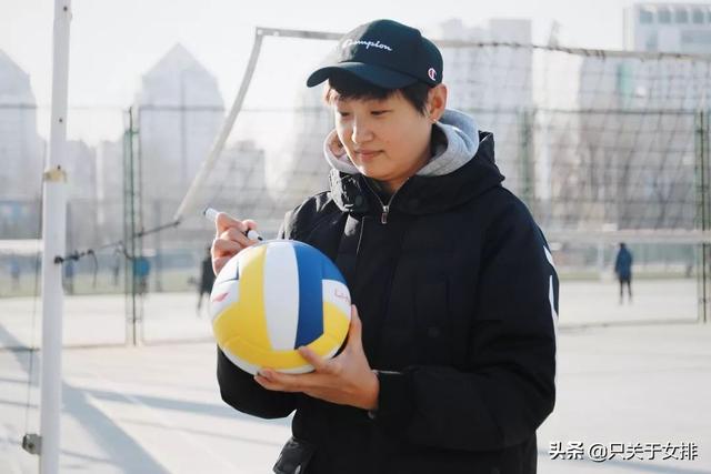 女排合影暴露真实身高，袁心玥最少2米03，杨昊：龚翔宇超过1米9