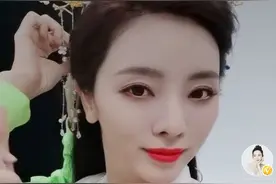 李思思走出六亲不认的步伐！央视精英平日严肃，私下却如此调皮？图片