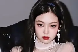 从大众脸到人间香奈儿，金智妮的颜值重心是在眼睛#变美#jennie图片