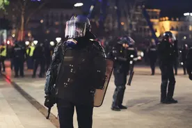 华邮深度报道揭示美国警察杀人规律：枪越多的州警察打死人越多图片