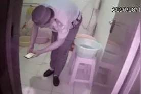济南一女子深夜梦中惊醒，发现陌生男子在自家洗澡图片