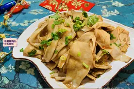 一袋杏鲍菇，一把削皮刀，5分钟做道凉拌菜，清淡爽口，去腻减脂图片