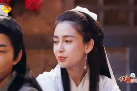 惊艳古风妆容圆你童年梦！红衣的她黛眉细长，又温婉动人图片