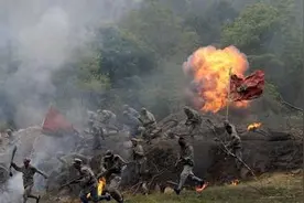 他是开国少将，红军长征用身体当电线，军团首长赞电不死的通讯兵图片