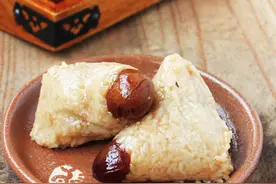 包粽子泡米是关键，多加1种料，做出的粽子，甜而不腻，消暑开胃图片