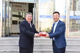 【教育整顿进行时】走访慰问送关怀 纾民困惠民心图片