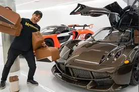 50岁地产大亨晒车成网红，开劳斯莱斯提千万布加迪，各种花式宠妻图片