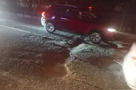 又被“坑”了！贵阳这里堵车严重图片