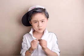 儿子学校捉弄同学，致住院被劝退，妈妈：至于吗？他还是个孩子啊图片