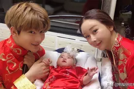 嫁给小18岁的东北富二代陈华，韩星咸素媛为何始终那么抠？图片