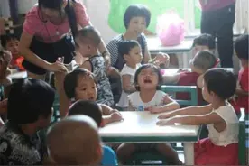 4岁儿子被幼儿园劝退，老师称“管不了”：总惹哭全班孩子图片