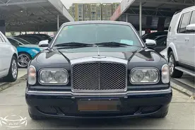 千万宾利开1.7万公里，2折很难卖，网友：1公里648没了图片