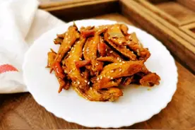 鸡翅尖卤着吃，怎么都吃不腻，卤汁调配超简单图片