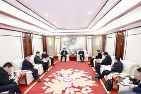 胡忠雄会见中国化学工程集团西南区域总部总经理欧阳兵一行图片