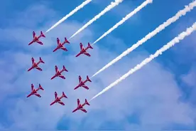 为什么飞机会在空中留下一道白线？小时候的疑惑终于解开了图片