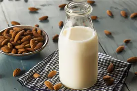 医生总结：这2类人不适合多喝牛奶，请管住自己的嘴图片