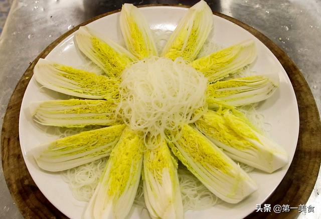 蒜蓉粉丝蒸娃娃菜这样做，口感鲜甜脆嫩，蒜香扑鼻，越吃越香