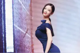 韩星李成敏真的越来越胆大！360度无死角大秀火辣身材图片