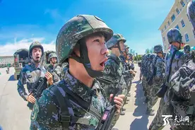 大漠戈壁战风沙斗酷暑，他们的驻训生活如此多彩图片