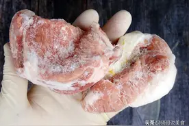解冻猪肉，记得别直接加水泡，大厨教你2招，跟吃鲜肉差不多图片