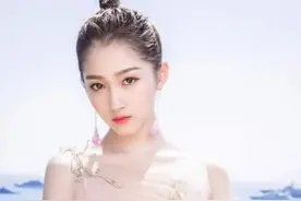 关晓彤为何从不戴眼镜？看到戴眼镜的颜值，终于明白鹿晗的审美！图片