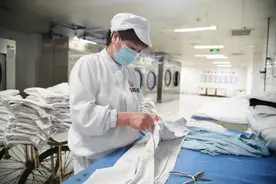 揭秘！新冠病房服装床单洗涤消毒全过程图片