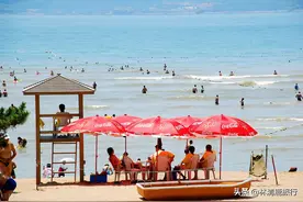 中国北方最适合避暑的城市，30°C高温很少见，海边热闹又好玩图片