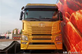 国产重卡里的“高富帅”价值超50万元的解放JH6智尊黄金版图片