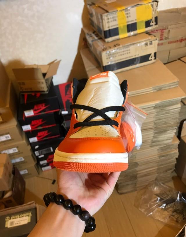 如何判断AJ1真假