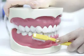 牙粉、美白牙膏、美白牙贴、漱口水、美牙仪美白效果怎么样？牙科医生一次告诉你图片