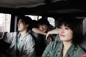 夫妻是否恩爱，看久别重逢后的第一个动作，就一目了然了图片