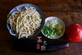 夏天没胃口？懒人版的茄子面鲜香顺滑又爽口，做法简单又方便图片