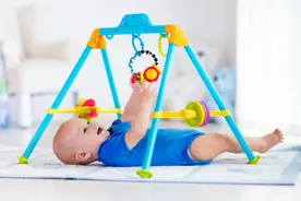 不同月龄的玩具怎么选？早教老师：宝宝玩具这样选，娃越玩越聪明图片