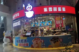 奶茶“围城”：蜜雪冰城加盟“每天百人面试”，品牌大战下奶茶也“内卷”？图片