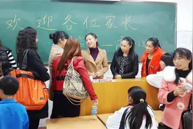 我前面4人后面6人，共几人？孩子回答11，却被老师扣5分图片