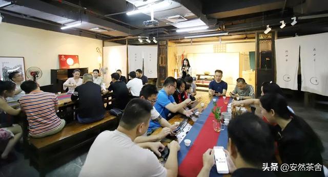 今大福德福品鉴会在“茶饰界”成功举办，班章古树霸气之韵令人倾倒