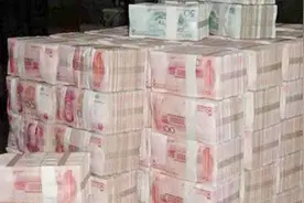 1亿元现金有多少？堆起来30层楼高，铺满小区篮球场！视频封面