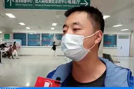 瞎哄娃会损伤宝宝大脑，已有孩子昏迷不醒住进ICU，家长要当心图片