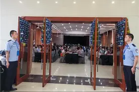 公务员阅卷现场曝光！改卷原来这么严格，考生看了很放心图片