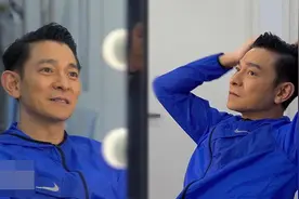 刘德华素颜露面曝光真实状态，59岁生日当晚开直播与歌迷欢庆图片