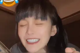 赵本山23岁女儿秀歌喉，却遭假牙抢镜！网友：一口牙价值一套房图片