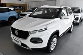 价格实惠品质不廉价，6.6L油耗的自动挡高配SUV，带你看宝骏510图片