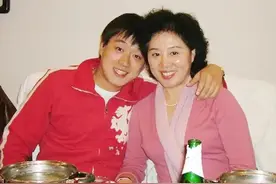 妈妈孤独36年不离婚，佟大为：我会托起妈妈的晚年，不让她流泪图片
