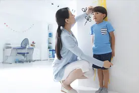 9岁男童连续3年睡前喝奶，身高只有108厘米，仅因无知父母害了娃图片