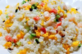 日本推出蛋炒饭机器，看完操作过程粉转路，网友：谁能有胃口？图片