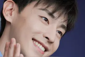 「邓伦」这个男人，笑起来真是温柔的要人命图片